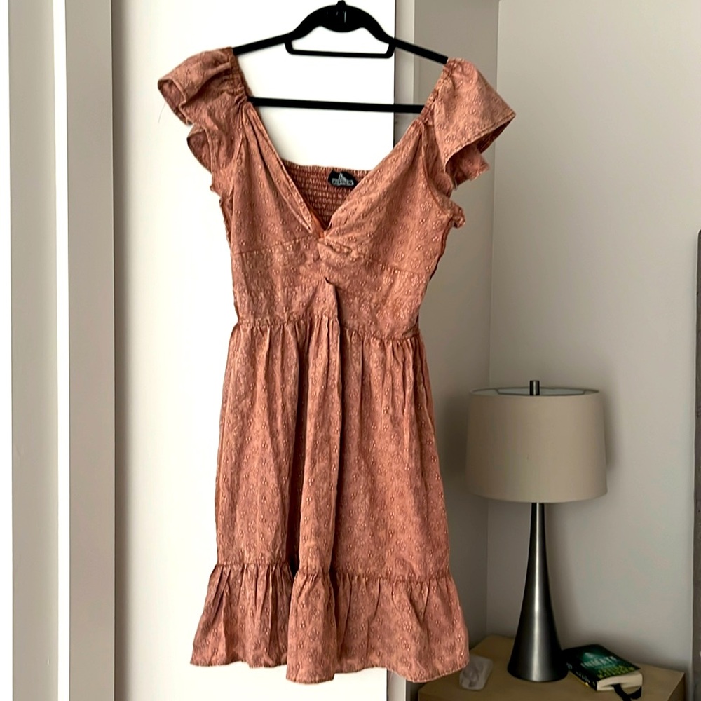 Angie dress with cut out under twist v neckline. This dress is maroon/mauve.